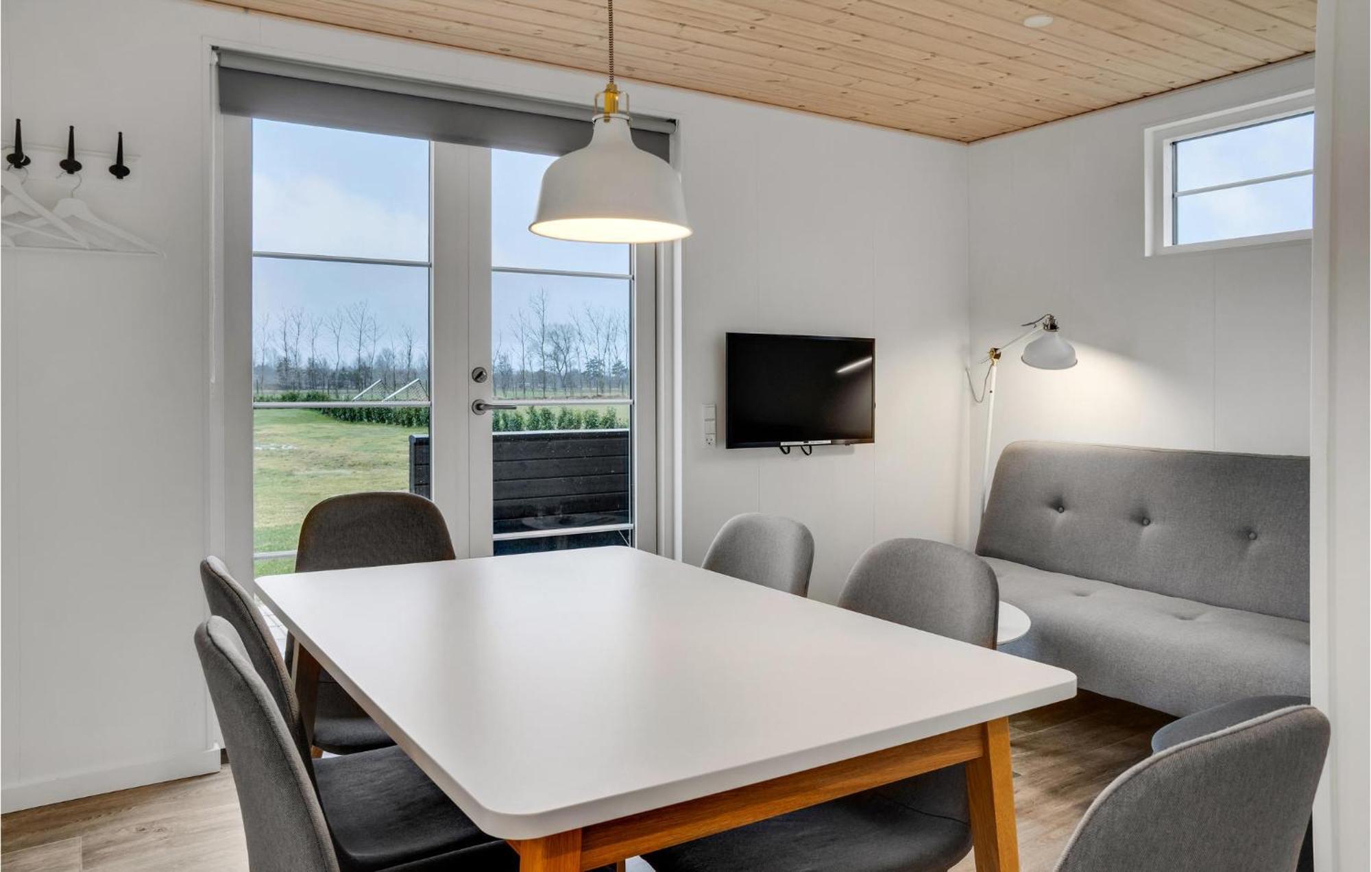2 Bedroom Nice Apartment In Vaeggerlose Bøtø By Exterior foto